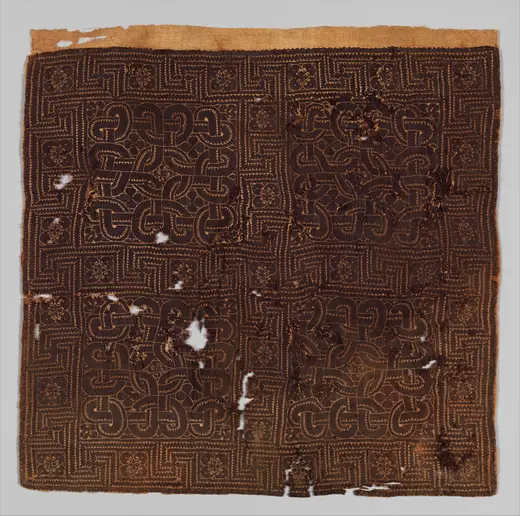 Textile Fragment with Interlace Pattern — Artiste anonyme